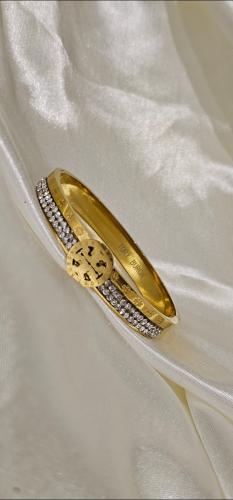 اسوارة ماركة تورى بورش  مطلية مختومة درجة اولى مقاس ١٧