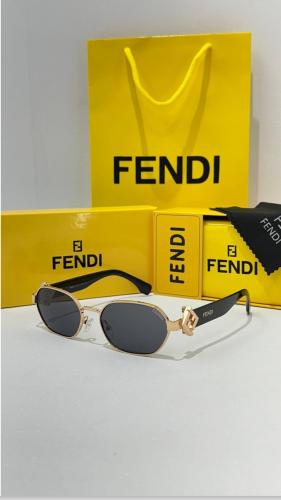 نظارات ماركة فندي مع الملحقات