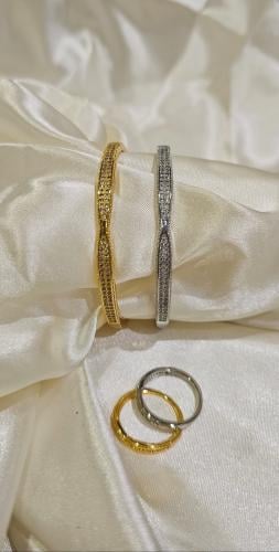 أسوارة مطلية ذهب مع خاتمها