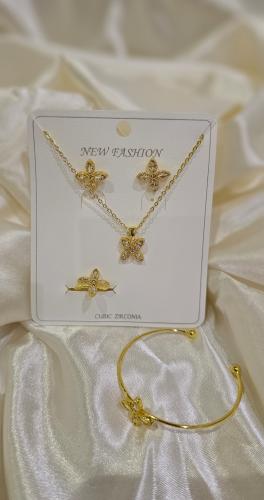 طقم أطفال مطلي ذهب