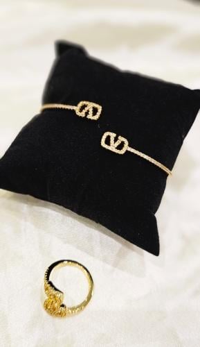 اسوارة مع خاتمها