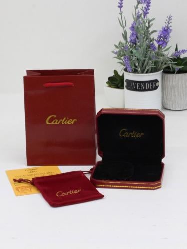 ملحقات كارتير للاساور مكون من 4 قطع علبة + كرت +كيس بالشعار مناسبة للأساور فقط مناسبة لتقديمها هدية فاخره بأمكانك اضافة اي من اكسسوارات كارتير
