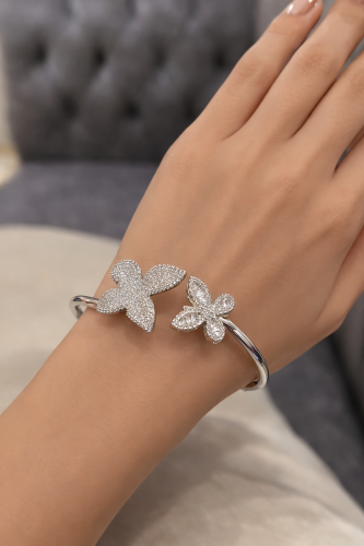 أسوارة مع خاتمها مطلية ذهب