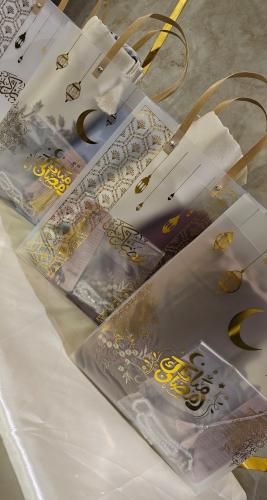 شرشف صلاة مرد قطن بارد وسجاد مبطن وسبحة وفاصل قران