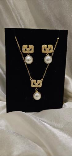 مطلي ذهب لؤلؤ ماركة فالنتينو