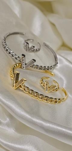 أسورة مطلية ذهب مع خاتم فصوص زيركون مفتوحة تجي على اي مقاس