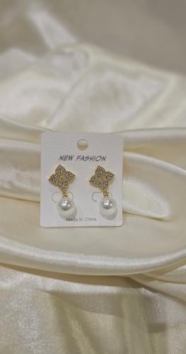 حلق مطلي ماركة فان كليف لؤلؤ