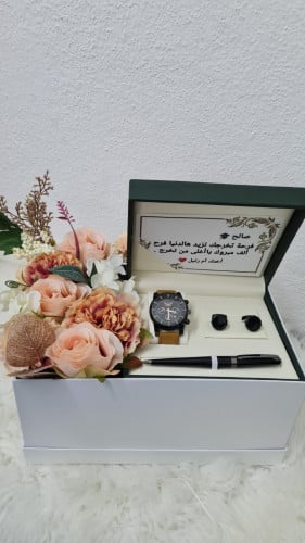 تغليف طقم رجالي بالورد الصناعي