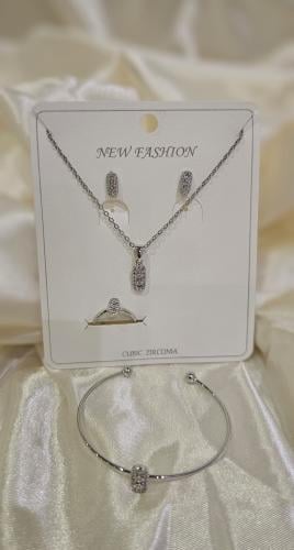 طقم أطفال مطلي ذهب