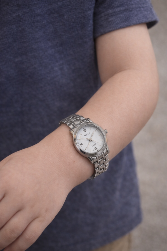 ساعات اولاد من عمر ٦ اشهر الى ١٢ شهر