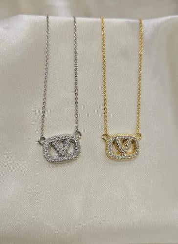 سلسال مطلي ذهب ماركة فالنتينو