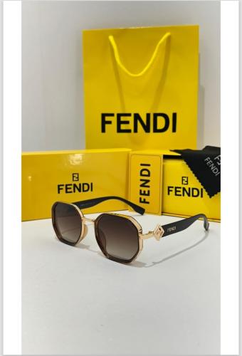 نظارة ماركة فندي مع الملحقات