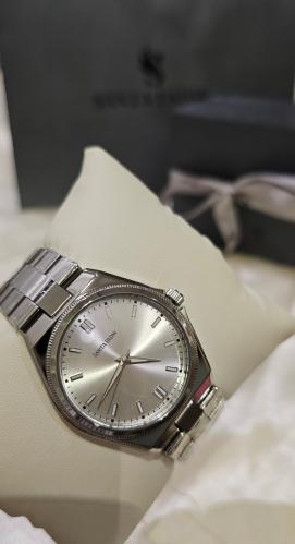 ساعة رجالى  لون فضي ماركة SANT FADW ضد الماء ضمان سنتين مع بوكس وكيس الماركة