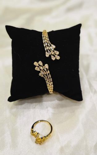 اسوارة مع خاتمها