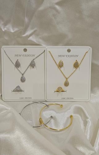 طقم أطفال ماركة بوشون مطلي ذهب