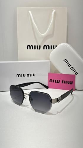 نظارات ماركة ميو مع الملحقات