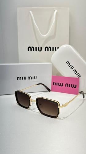 نظارات ماركة ميو مع الملحقات