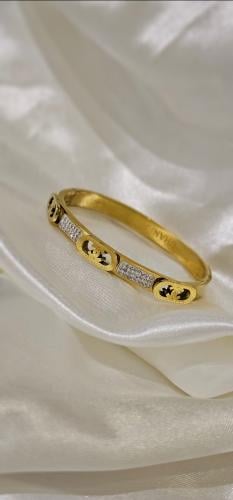 أساور ماركة شانيل مختومه درجة اولى مقاس١٧