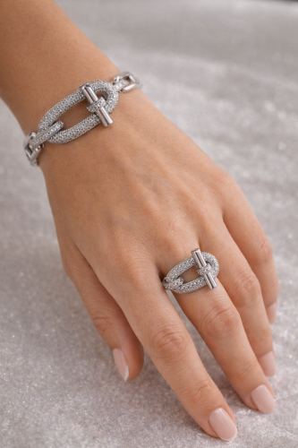 اسوارة مع خاتمها تصميم ماركة هرمز