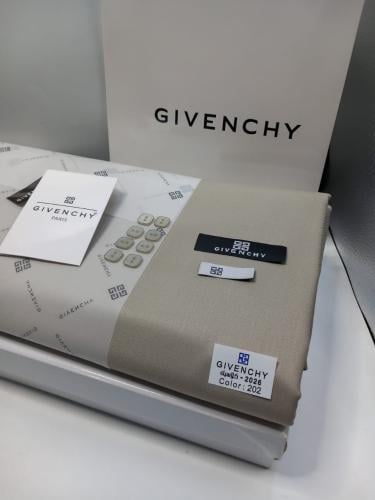 قماش ماركة جفنشي شتوي لون بيج ٣ امتار ونص عرضين مع الملحقات