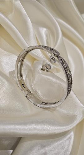 أسوارة ماركة مسيكا مع خاتمها فصوص زركون