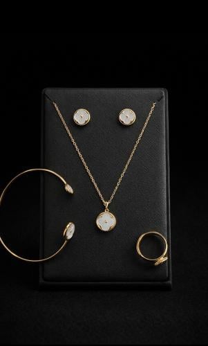 طقم أطفال فان كليف