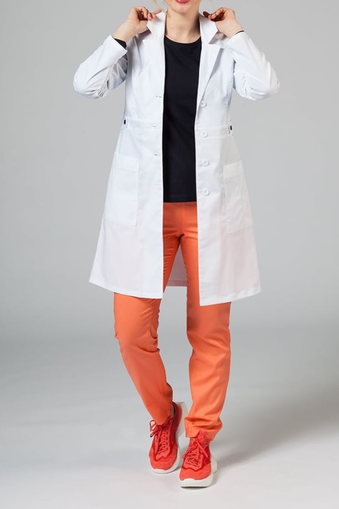 لاب كوت طبي نسائي من أدار