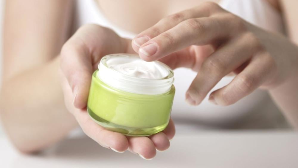 كريم مرطب وفوائده في علاج جفاف البشرة والحفاظ على نعومتها