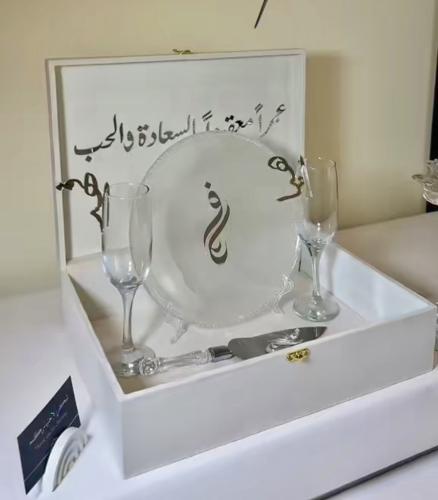 طقم بوكس الكيك المخملي والكريستال صحن الكيك +كاستي...