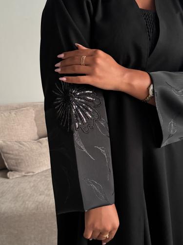 عباية مزينة بكم مشجر و شك مميز. 1198