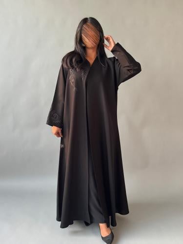 عباية رسمية مزينة بالتطريز . 1207