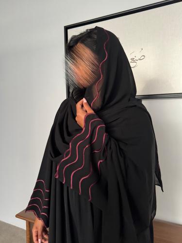 عباية مزينة بتطريز عنابي "موج " 1190