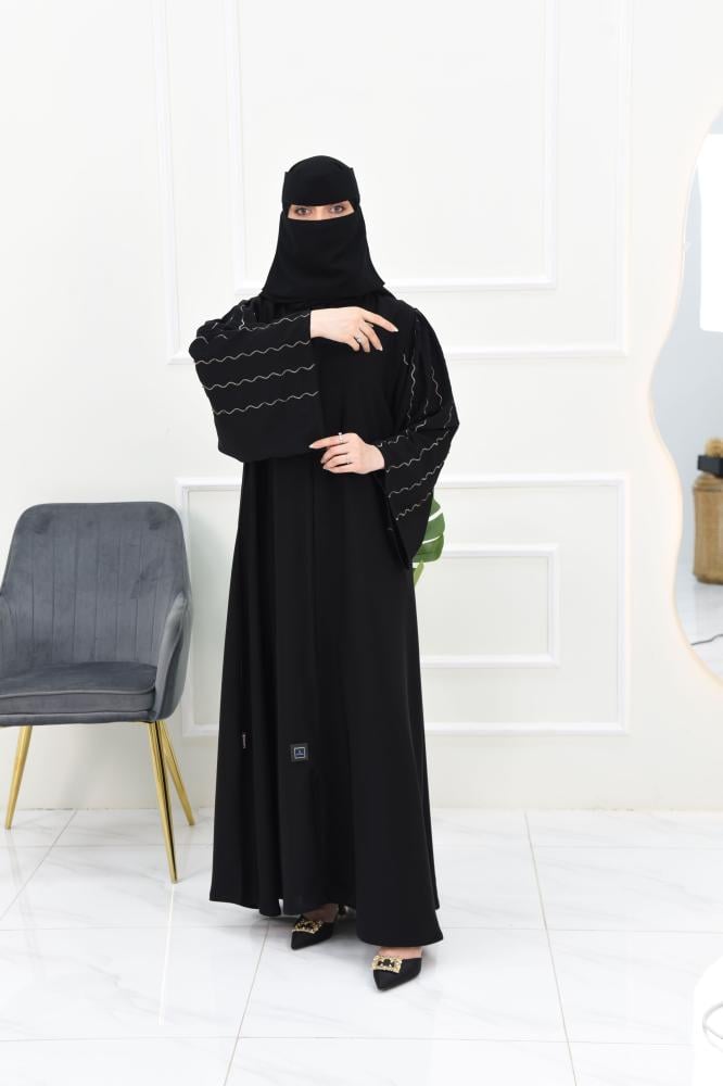 عباية تطريز ذهبي بالاكمام