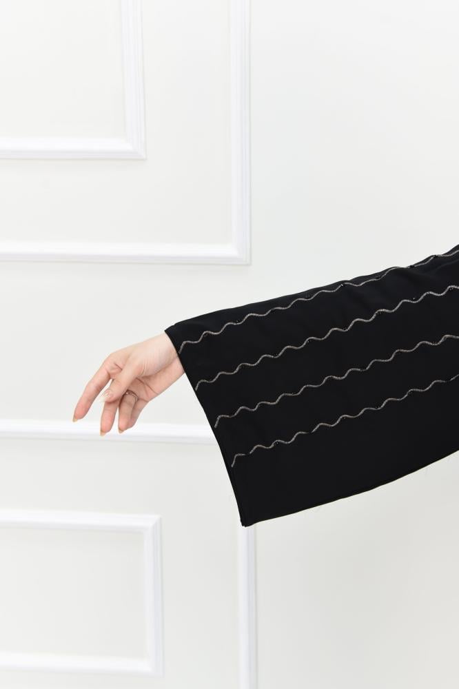 عباية تطريز ذهبي بالاكمام