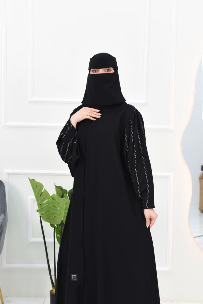 عباية تطريز ذهبي بالاكمام