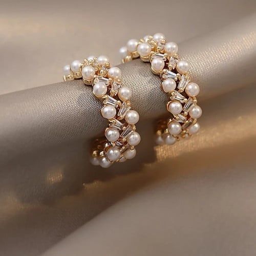 حلق مطلي بالروديوم مرصع بقطع اللولو