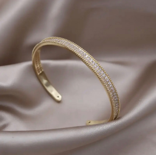 اسوارة فضة عيار 925 مرصعة بالزركون ( ذهبي )