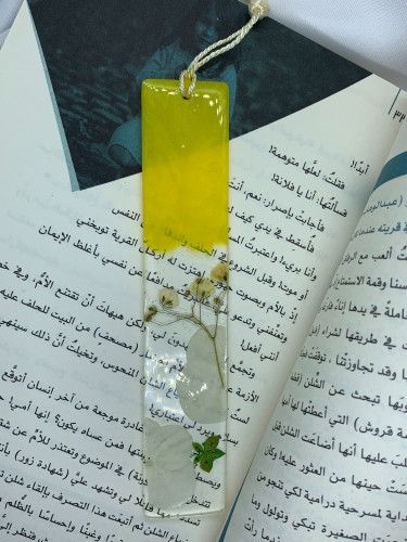 فاصل كتاب بالورد