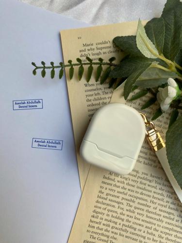 ختم ملون بتعليقة - أبيض