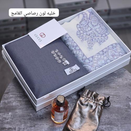 طقم رجالي فاخر من قماش وشماغ وعطر