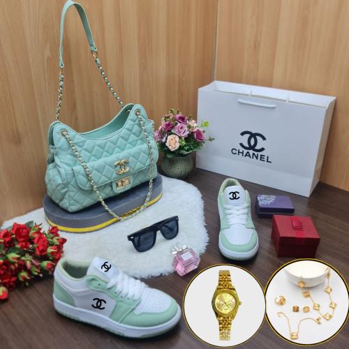 مجموعه فاخره من الإكسسوارات النسائيه التي تجمع بين الموضه والاناقه