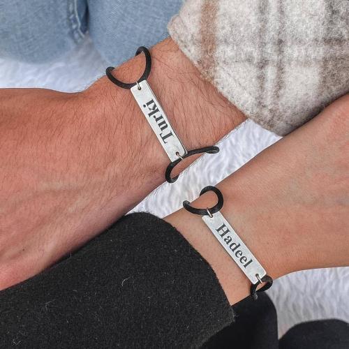 اسورة الاسم وتاريخ بللون الفضي