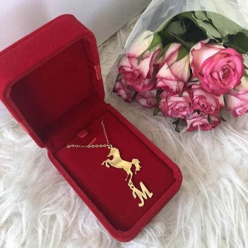 تعليقة مراية السيارة حصان بالاسم