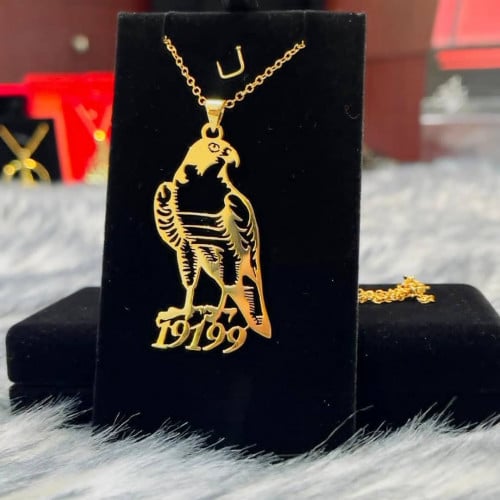 تعليقة الصقر لون ذهبي