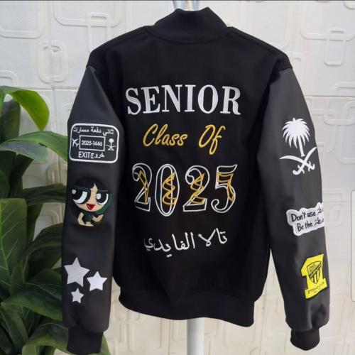 تصميم جاكيت تخرج مطرز بالاسم من رومكس بتصميم أنيق وعصري تسوق الآن