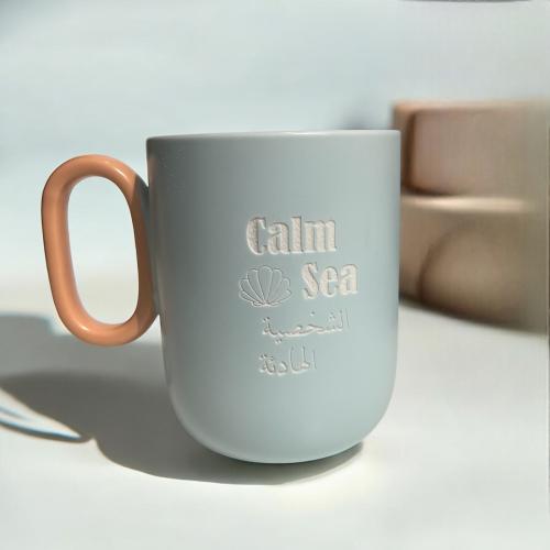كوب الشخصية الهادئة .