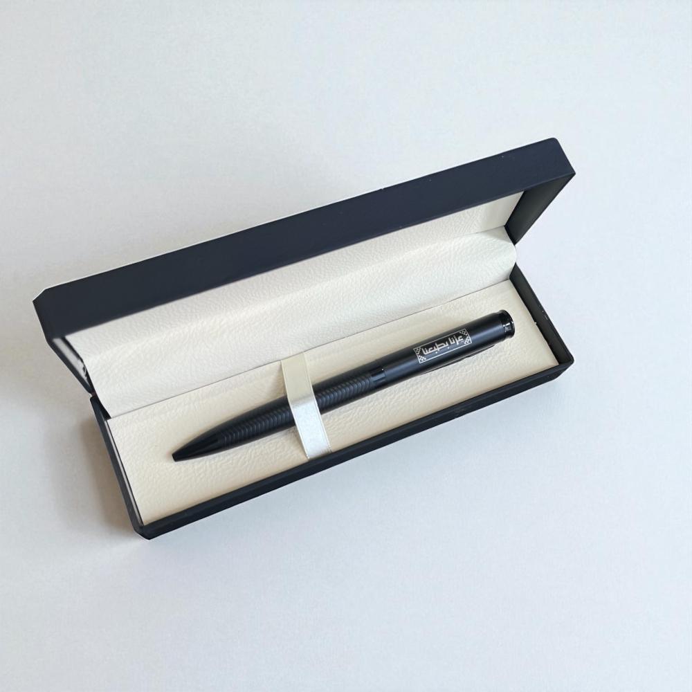 قلم أنيق "  عزنا بطبعنا  ".