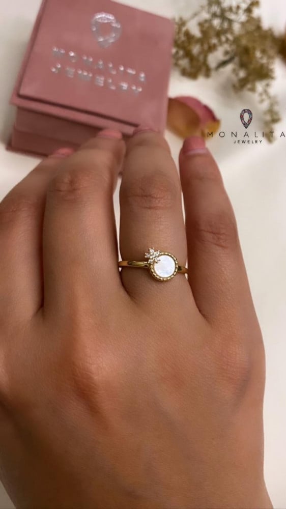 خاتم أنيق اللون ذهبي (R118) .