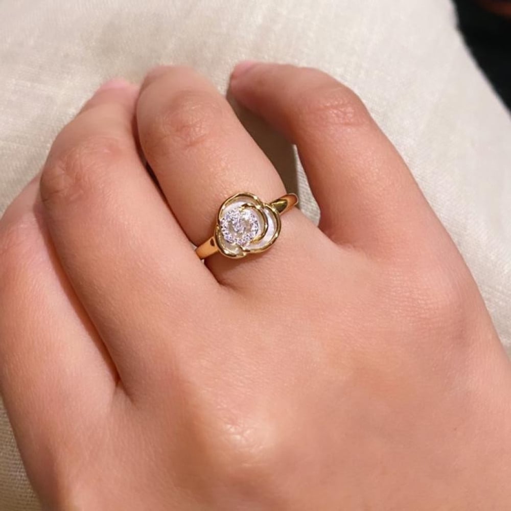 خاتم أنيق اللون ذهبي (R140) .