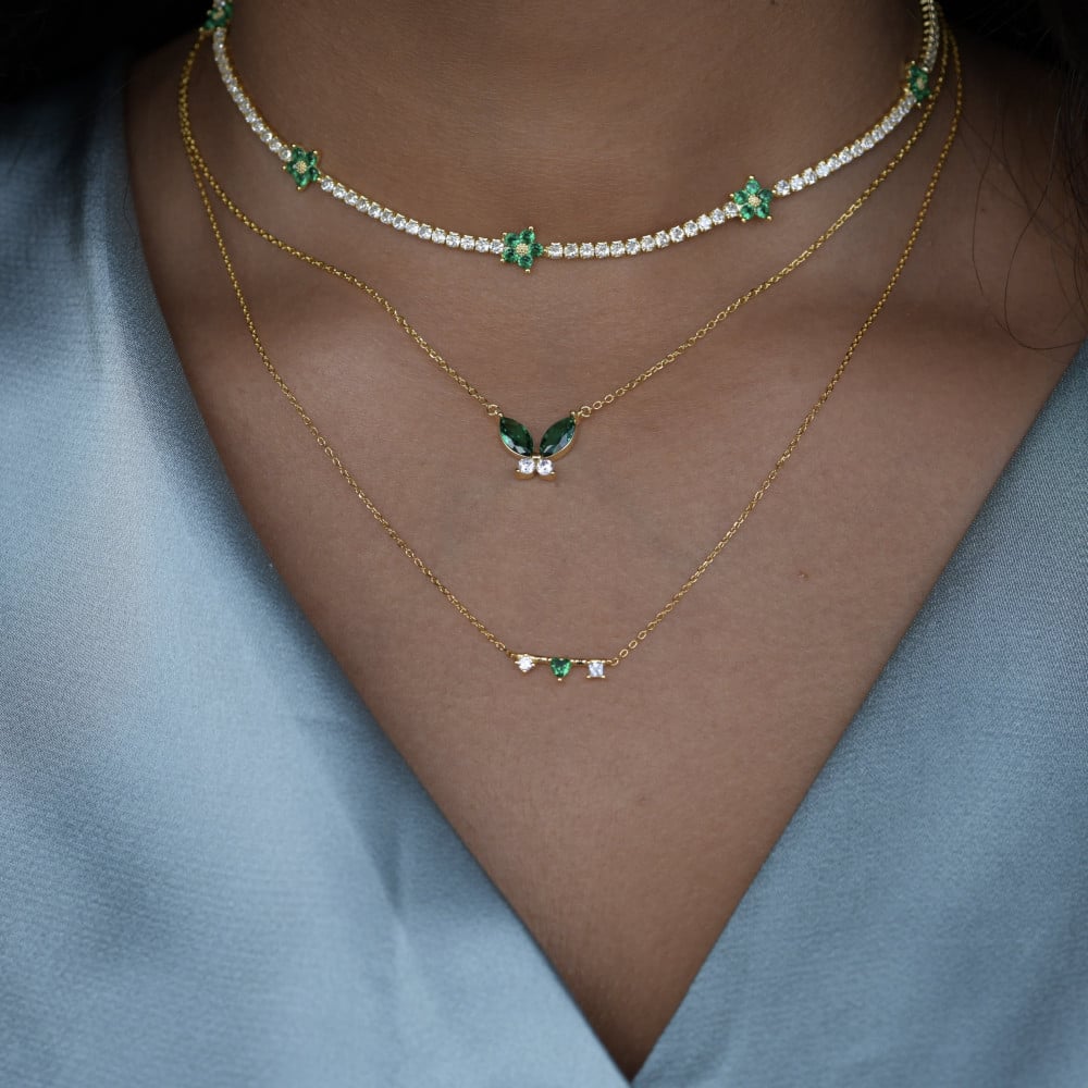 سلسلة الفراشة  الأنيقة باللون الذهبي (N834) .